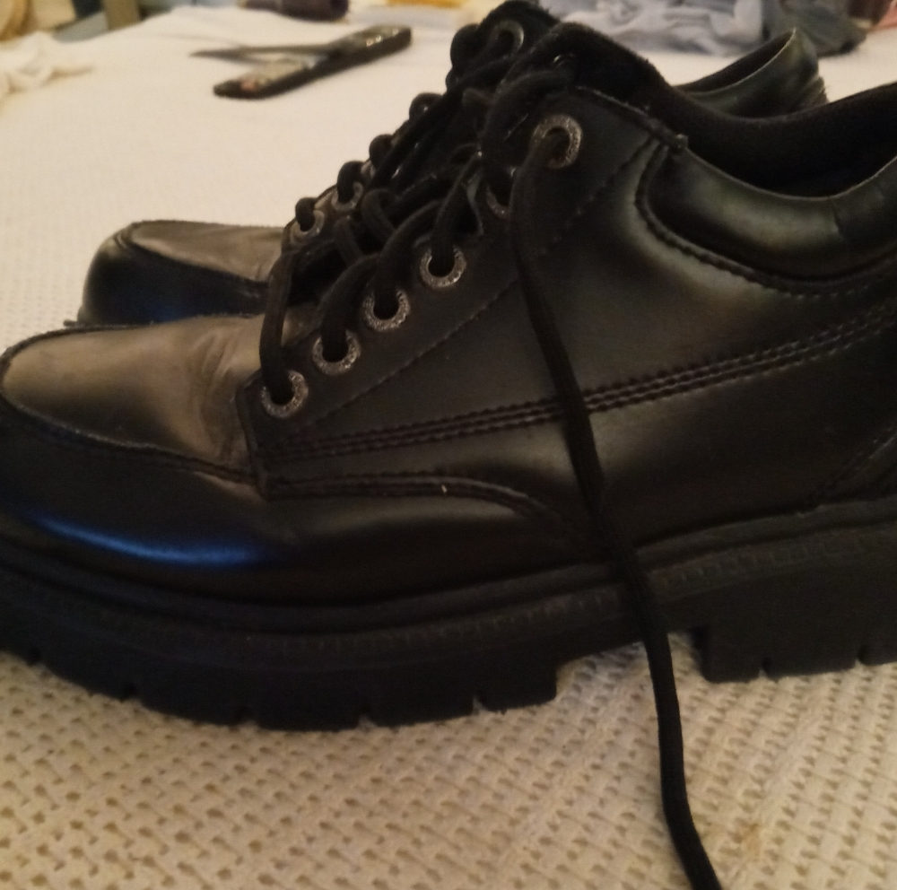 Skechers leather upper balance